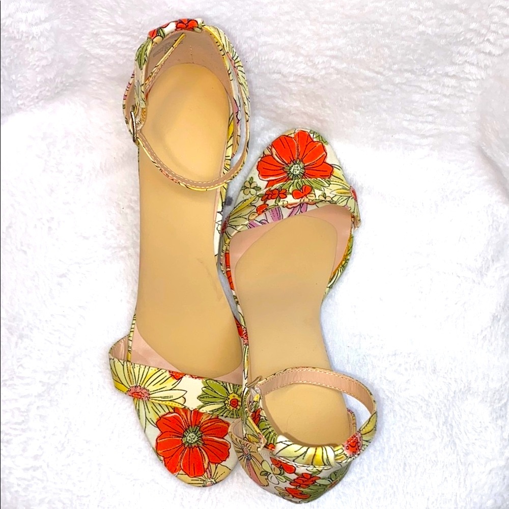 Bandolino Green and Orange Sandals Floral Ankle Strap